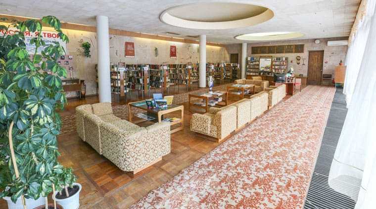 Читальный зал в библиотеке санатория Жемчужина Кавказа в Ессентуках