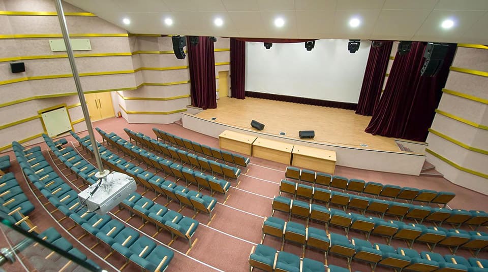 Киноконцертный зал. Санаторий Белокуриха. Фото 1