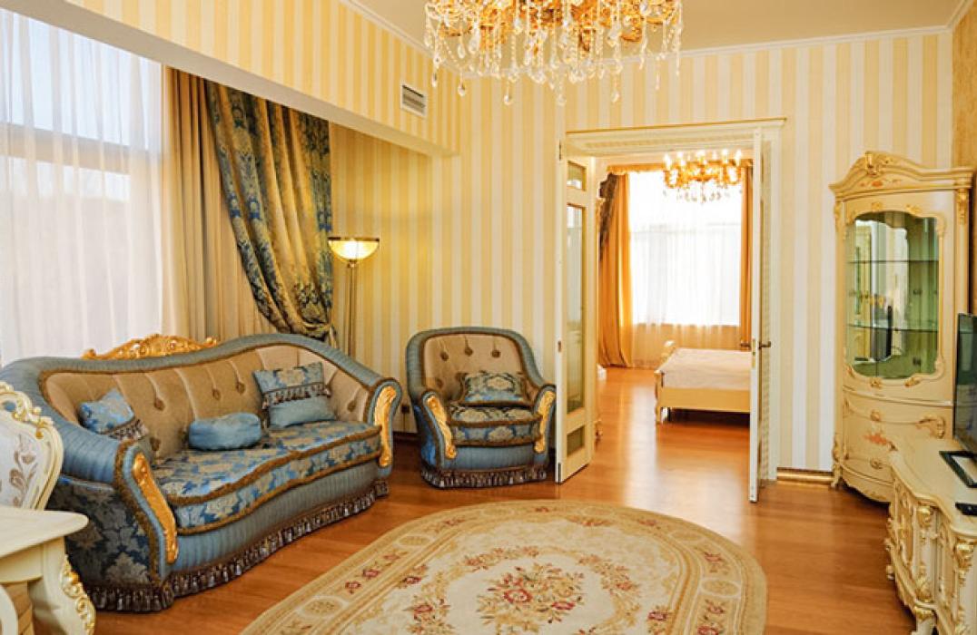Гостиная в 4 местном 3 комнатном Золотом Люксе санатория Целебный Нарзан в Кисловодске
