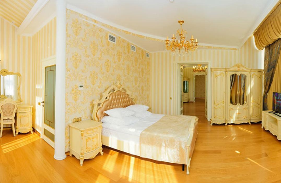 Спальня в 4 местном 3 комнатном Золотом Люксе санатория Целебный Нарзан в Кисловодске