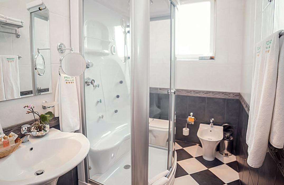 Ванная комната в 2 местном 2 комнатном Бизнес Люксе пансионата Родина Отель&Спа в Ессентуках