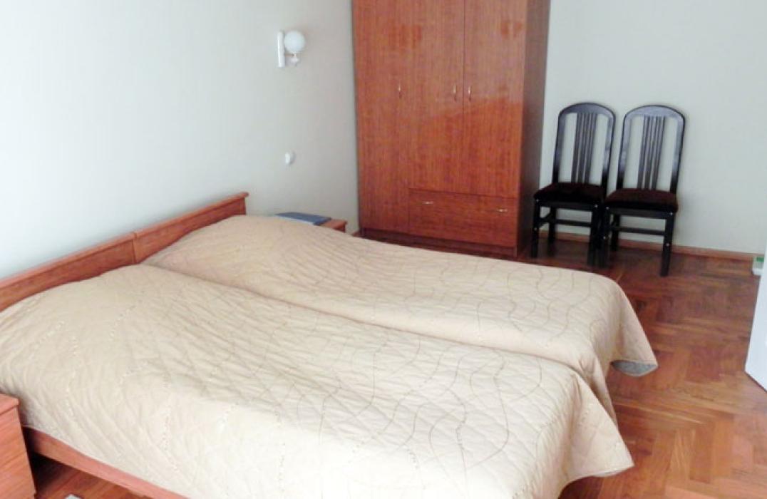 Спальня в 2 местном 2 комнатном Люксе, Люкс-корпус 1 этаж санатория Кругозор в Кисловодске