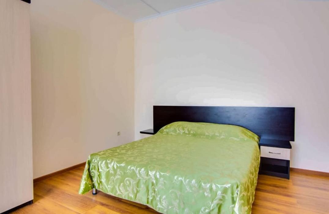 Спальня в 2 местных 2 комнатных Апартаментах с видом на море пансионата с лечением Фея-2. Джемете. Анапа