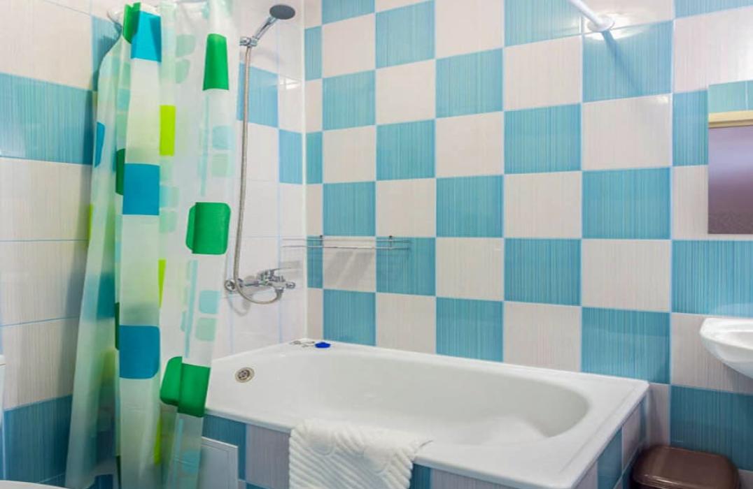 Совмещенный санузел с ванной в 1 местном 1 комнатном Стандарте пансионата с лечением Фея-2. Джемете. Анапа