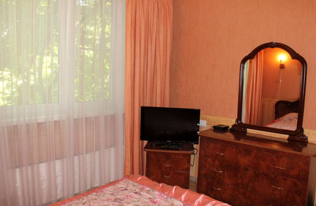 Оснащение спальни в 5 местном 2 комнатном Улучшенном, Основной корпус санатория Сокольники в Москве
