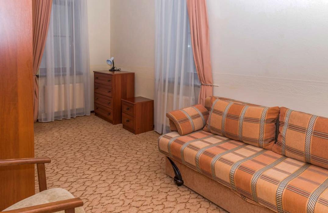 Оснащение комнаты в 6 местном 5 комнатном 2 этажном, Коттедже №2 санатория Валуево. Москва
