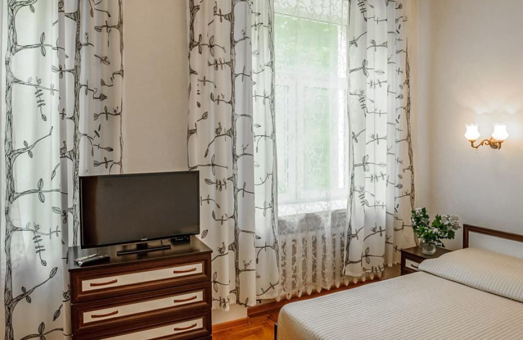 Телевизор в 8 местных 5 комнатных Апартаментах, Корпус 1 санатория Ерино. Москва
