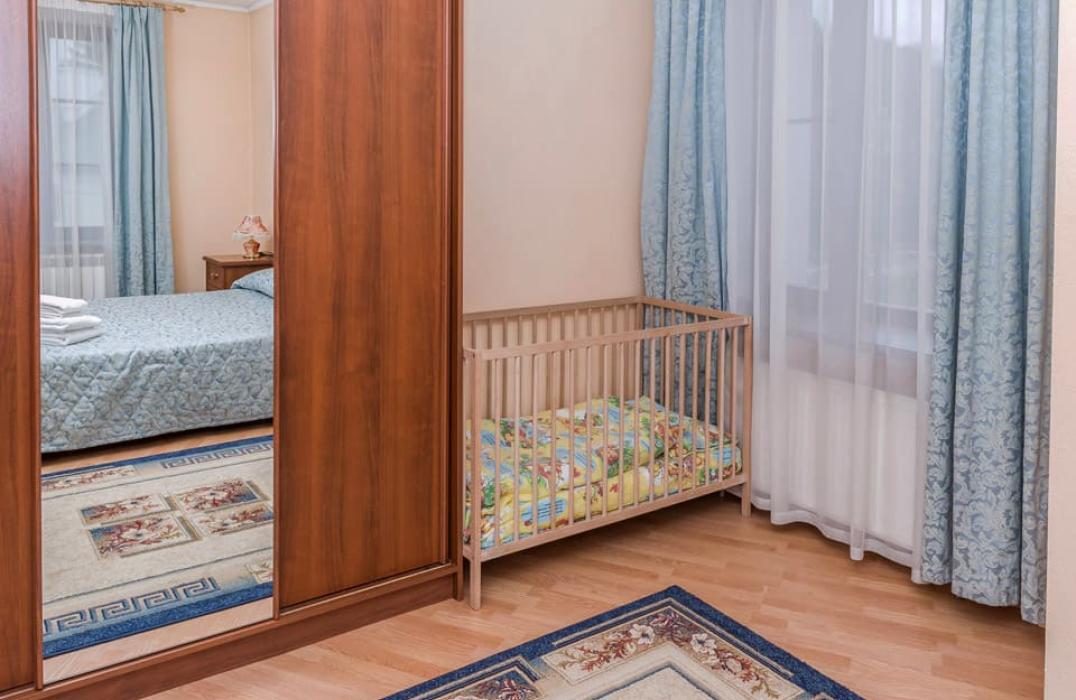 Предоставление детской кроватки в 6 местном 5 комнатном 2 этажном, Коттедже №4 санатория Валуево в Москве