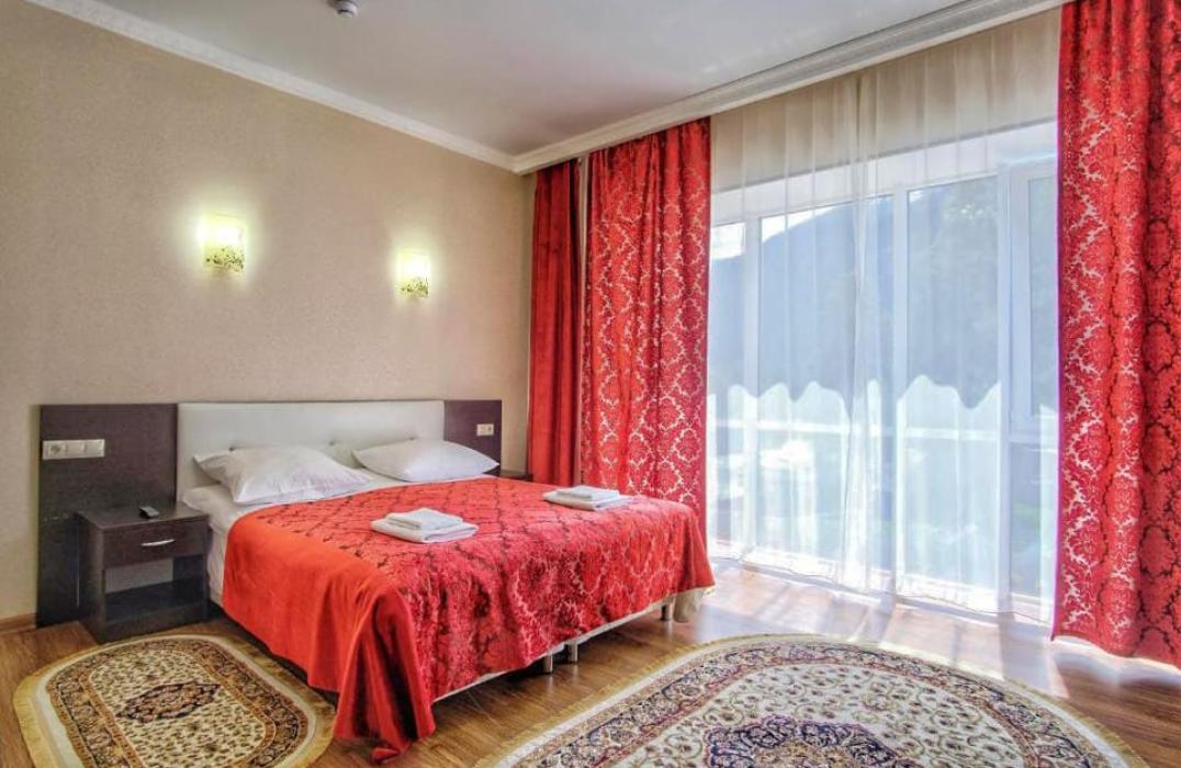 Отель Кавказ в Архызе, номер 2 местный 1 комнатный Делюкс (2,3 этажи). Фото 4