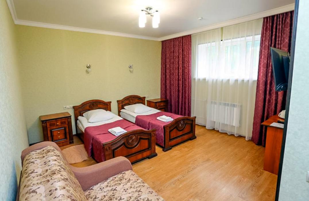Отель Кавказ в Архызе, номер 2 местный 1 комнатный Стандарт (0 этаж). Фото 1