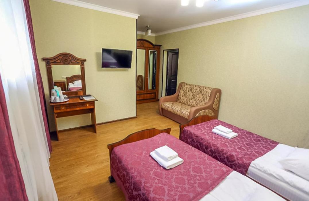 Отель Кавказ в Архызе, номер 2 местный 1 комнатный Стандарт (0 этаж). Фото 2