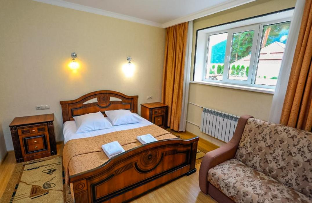 Отель Кавказ в Архызе, номер 2 местный 1 комнатный Стандарт (0 этаж). Фото 4