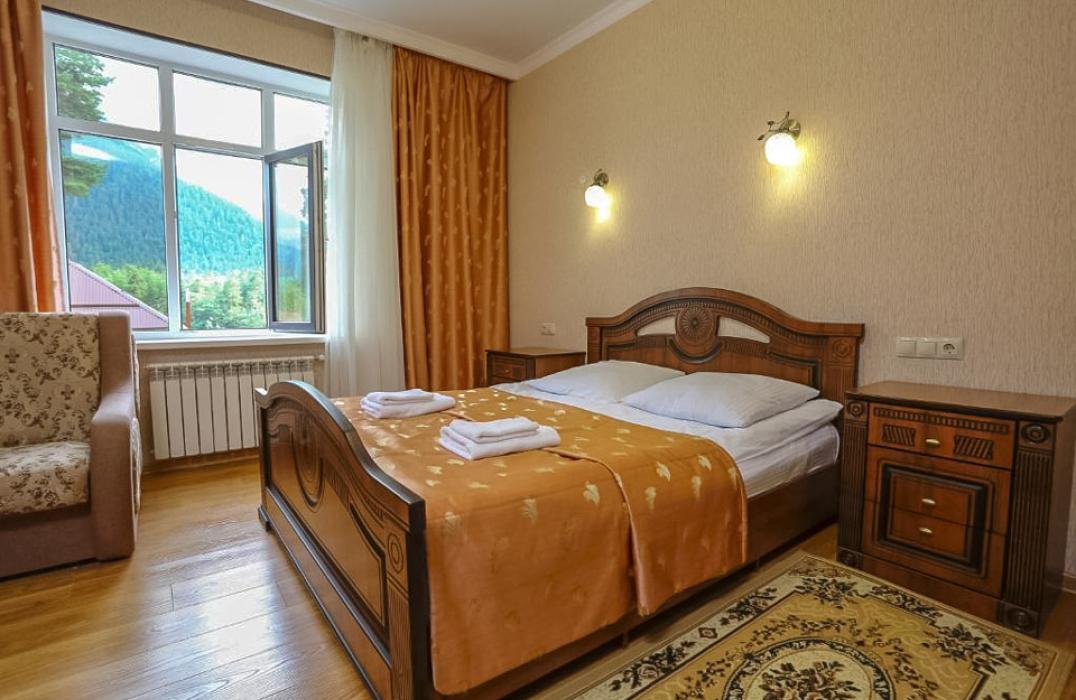 Отель Кавказ в Архызе, номер 2 местный 1 комнатный Стандарт (1,2,3 этажи). Фото 1