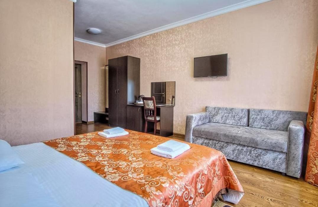 Отель Кавказ в Архызе, номер 2 местный 1 комнатный Улучшенный Стандарт (2,3 этажи). Фото 3