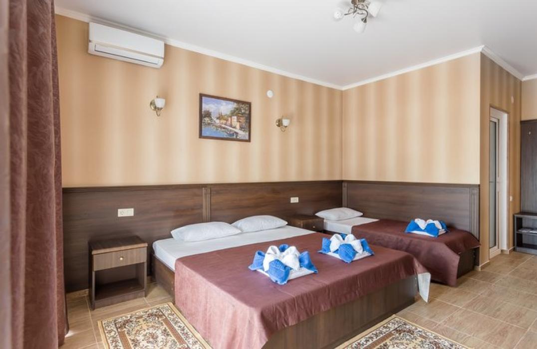 Делюкс 3 местный 1 комнатный, Бетонный Коттедж в отеле «Славянка» в г. Анапе фото 8