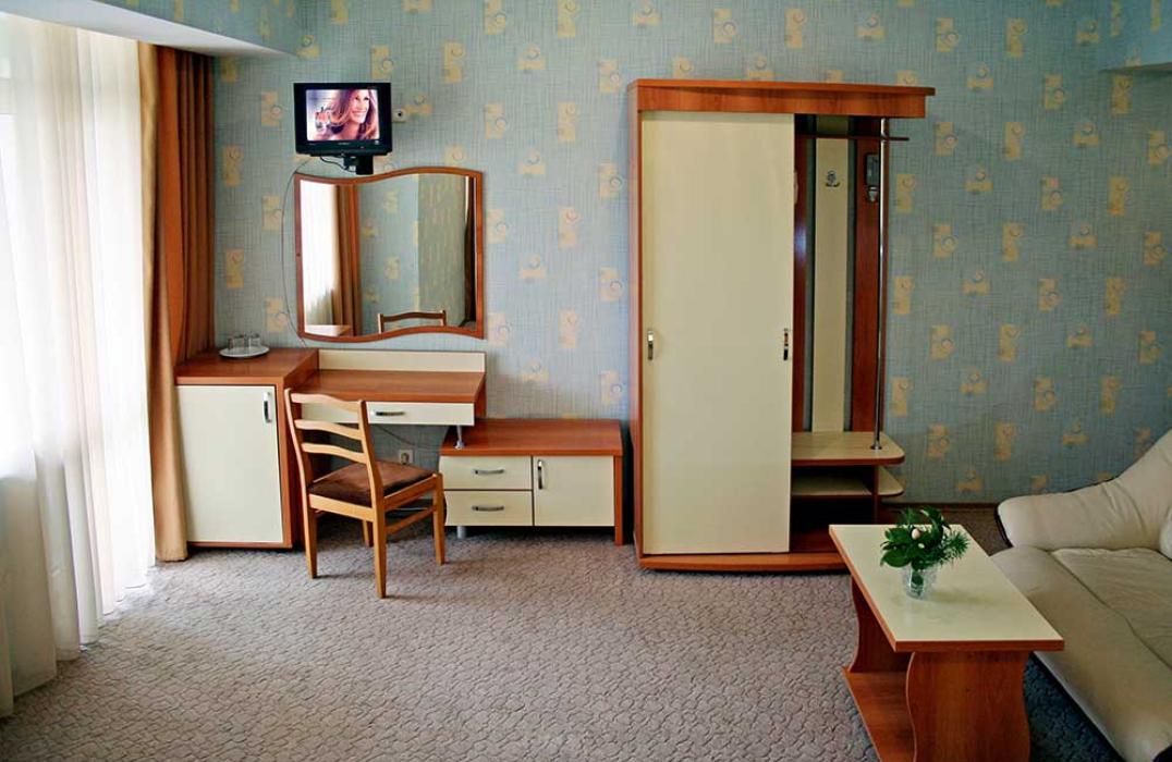 Стандарт Плюс 2 местный 1 комнатный с балконом Корпуса А, Б в Отеле Парадиз в Адлере фото 1