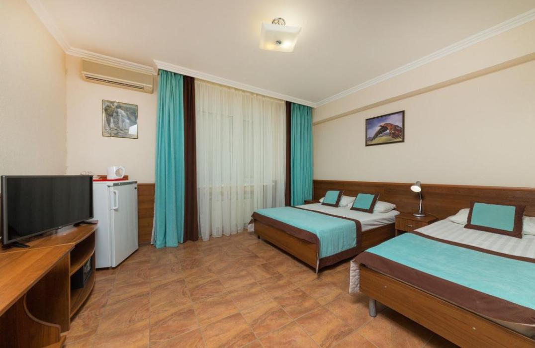3 местный 1 комнатный Стандарт в гостинице Садко на улице Шевченко в г. Анапа фото 2