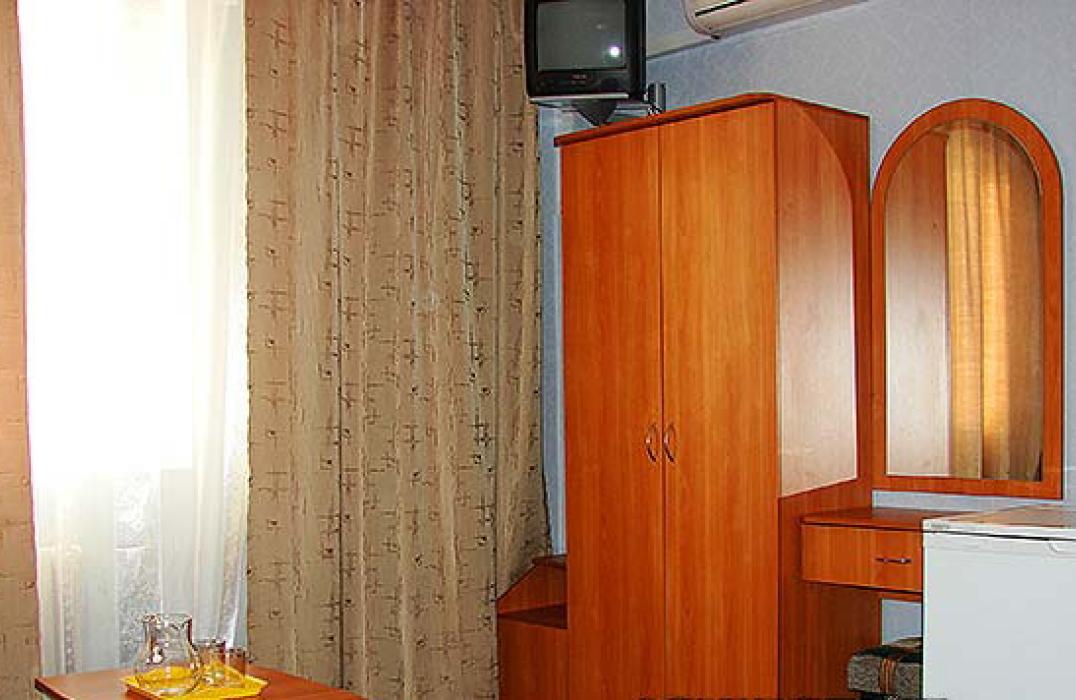 2 местный 1 комнатный номер с двумя доп. местами в отеле Южный рай в Анапе фото 3