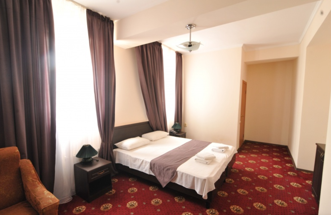 Стандарт Комфорт 3 местный 1 комнатный в отеле Максимус в Анапе фото 1