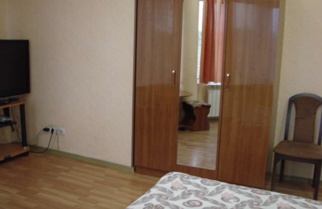 2 местный 2 комнатный стандарт с доп. местами 3 этаж № 302, 316 в отеле Нева в Анапе фото 2