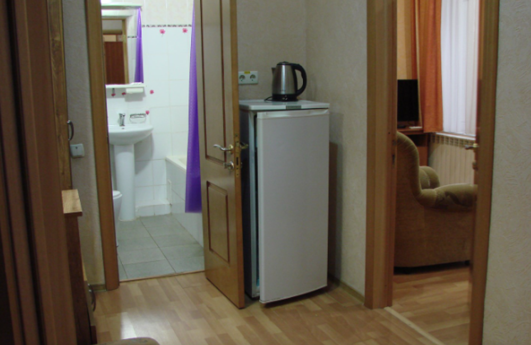 2 местный 2 комнатный стандарт с доп. местами 3 этаж № 302, 316 в отеле Нева в Анапе фото 3