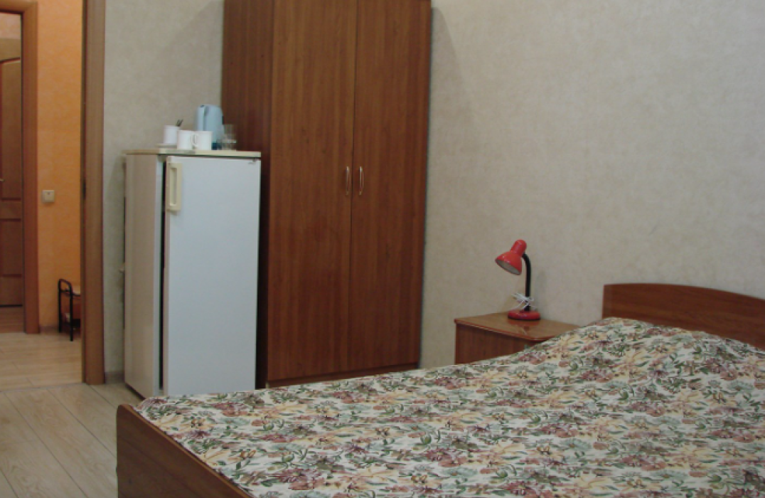 4 местный Семейный номер 4 этаж № 413, 417 в отеле Нева в Анапе фото 4