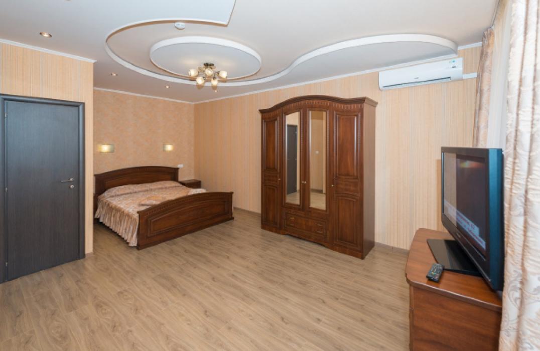 Апартаменты Премиум 2 местный 2 комнатный в отеле Монарх в Анапе фото 1