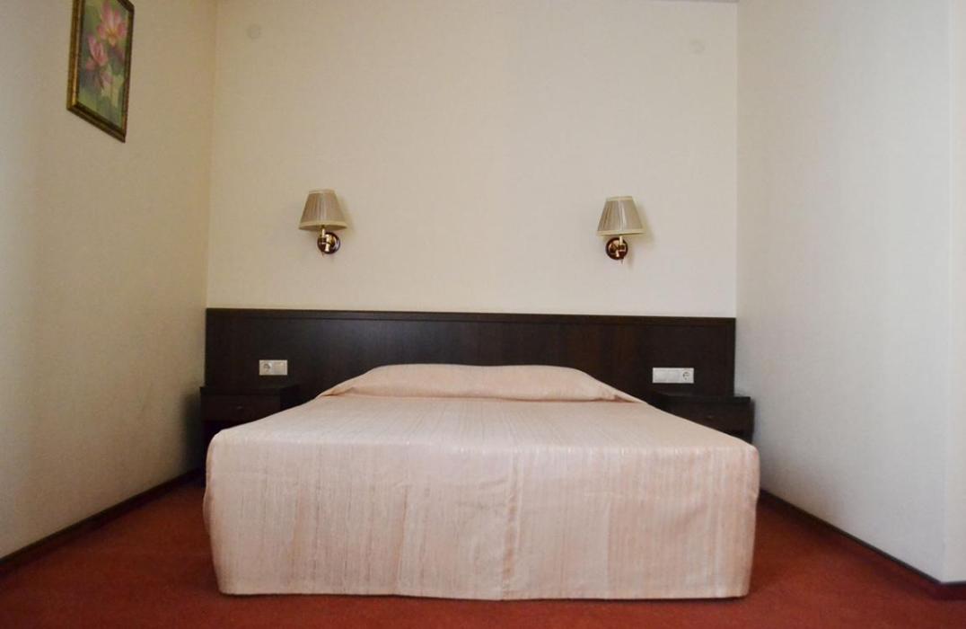 Стандарт 2 местный 1 комнатный (21-25 м²) в отеле Лотос в Анапе фото 1