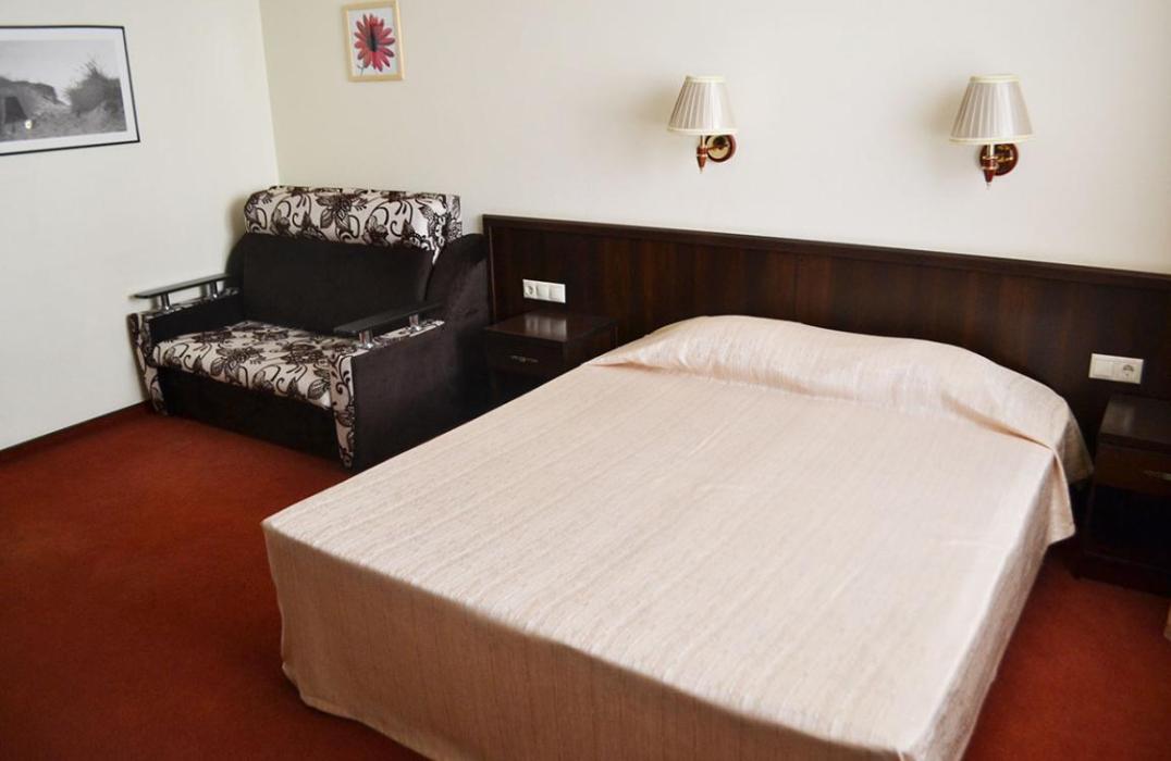 Стандарт 3 местный 1 комнатный (28-33 м²) в отеле Лотос в Анапе фото 1