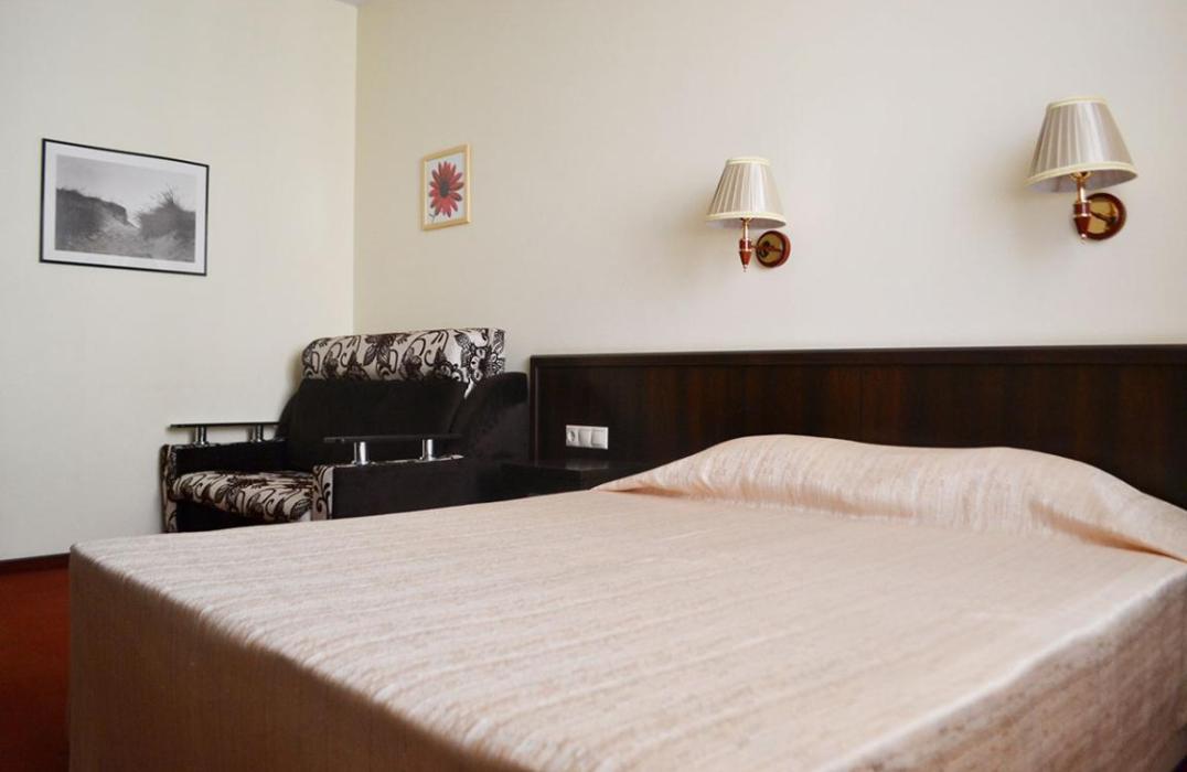 Стандарт 3 местный 1 комнатный (28-33 м²) в отеле Лотос в Анапе фото 2