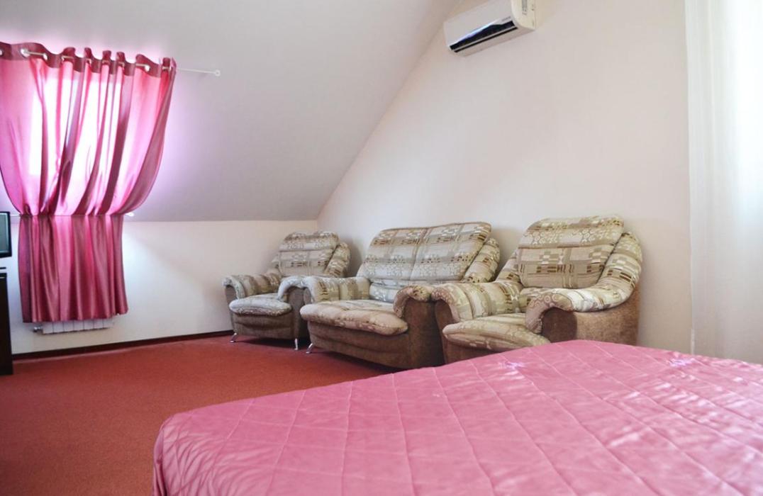 Стандарт 4 местный 1 комнатный (33-38 м²) в отеле Лотос в Анапе фото 1