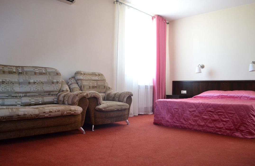 Стандарт 4 местный 1 комнатный (33-38 м²) в отеле Лотос в Анапе фото 2