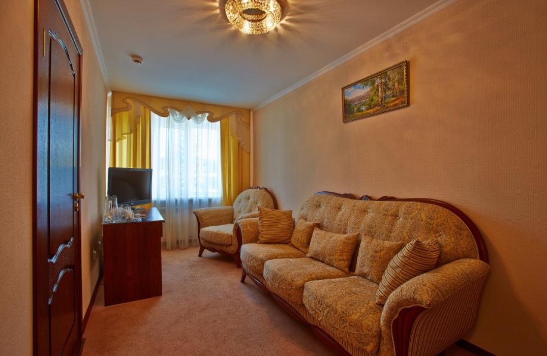 Гостиница Пятигорск, номер 2 местный 2 комнатный Джуниор сюит (двуспальная кровать), фото 2