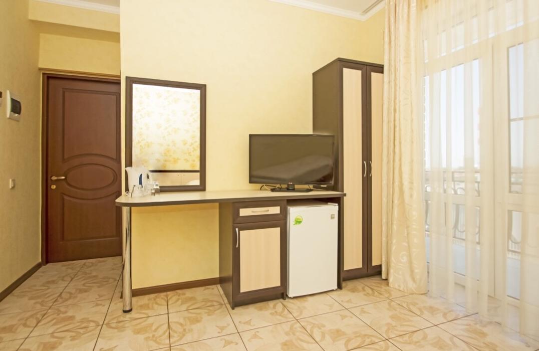 Отель «illiada Vityazevo» / Иллиада-Витязево, номер 3 местный 1 комнатный номер с видом на бассейн, фото 2