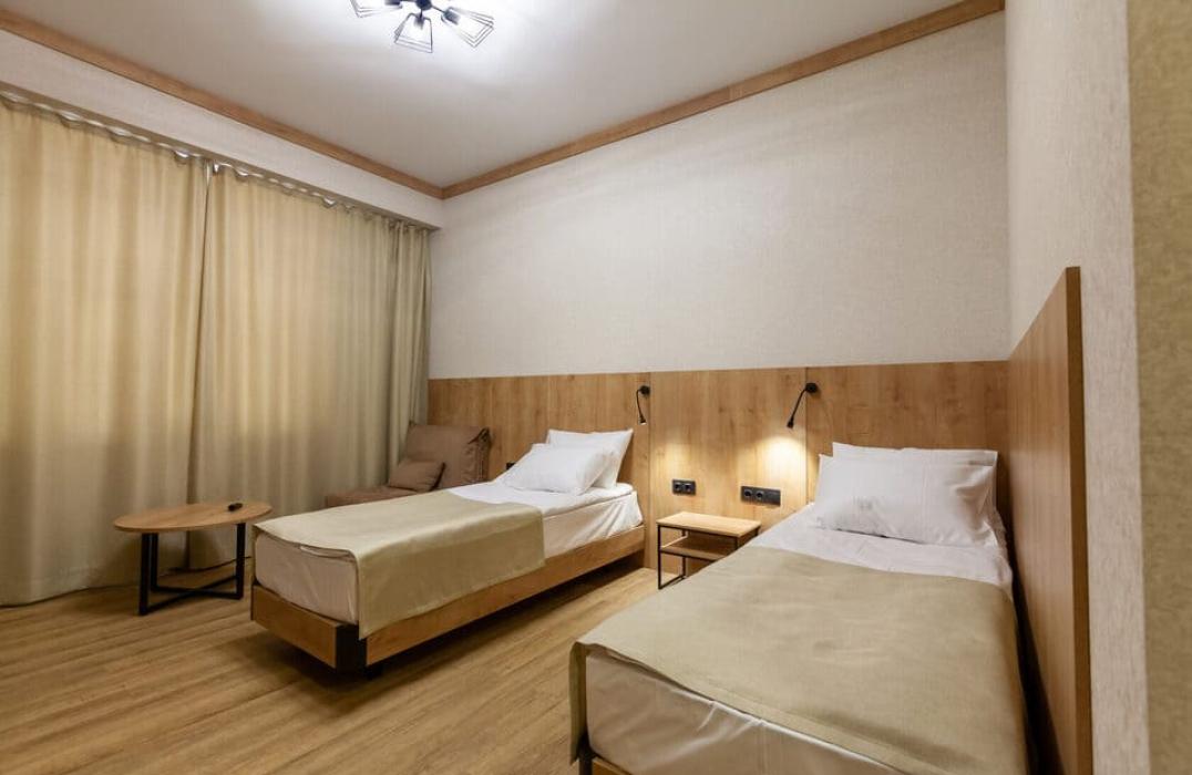 Отель Дукка в Архызе, номер 2 местный 1 комнатный для маломобильных граждан. Фото 1