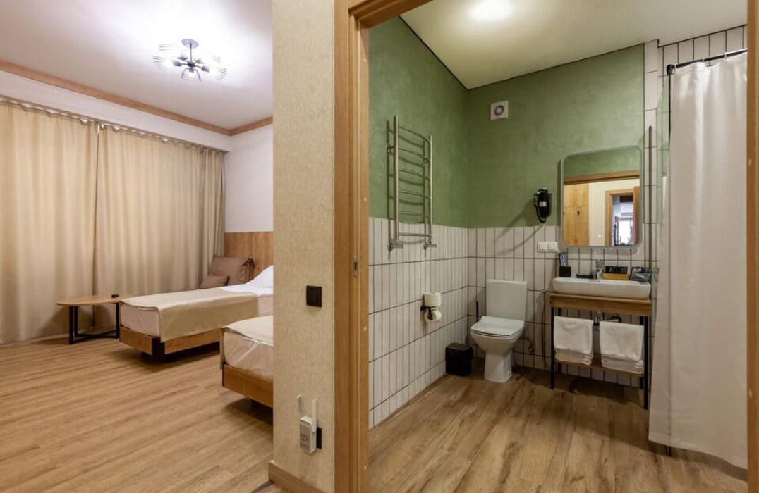 Отель Дукка в Архызе, номер 2 местный 1 комнатный для маломобильных граждан. Фото 4