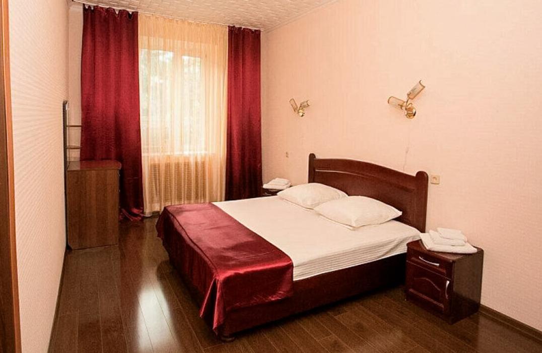 Гостиница Жемчужина Кавказа в Жележноводске, номер 2 местный 2 комнатный Люкс с джакузи № 407, фото 1