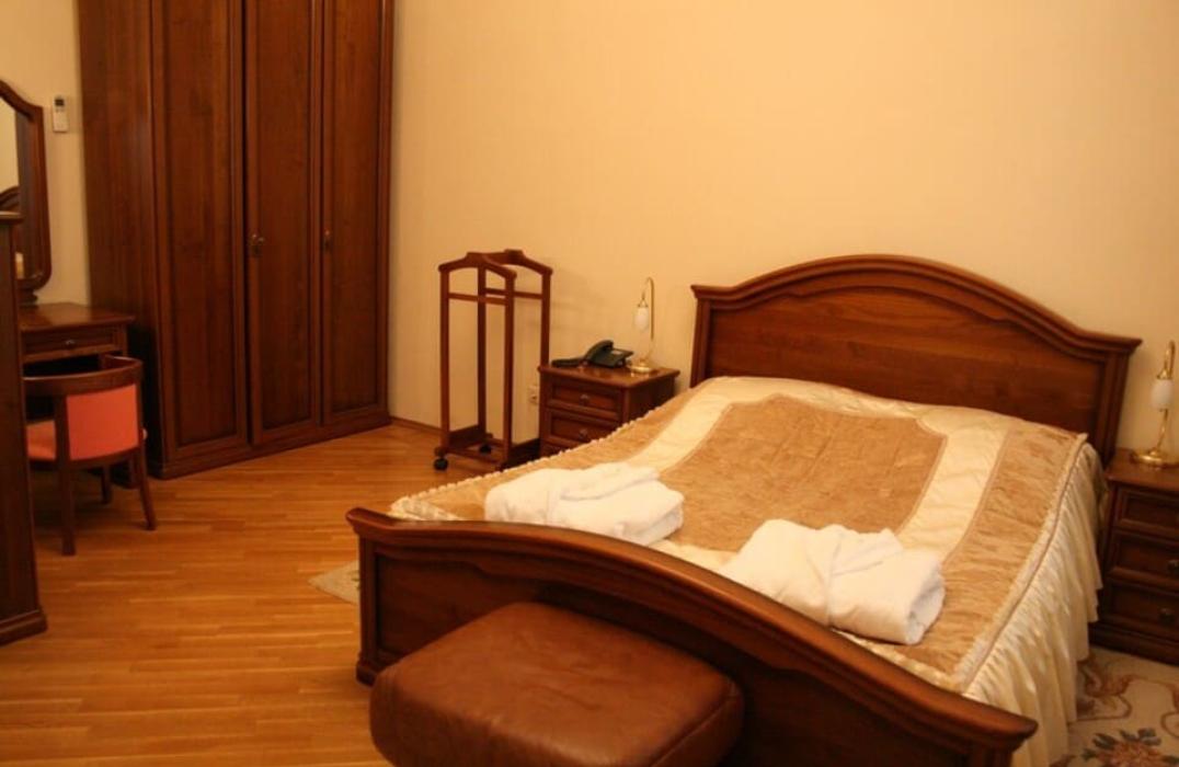 Санаторий Беларусь, номер 2 местный 2 комнатный Люкс с балконом, Главный корпус, фото 1