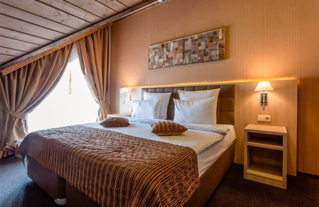 Отель Arkhyz Royal Resort & Spa, номер 4 местный 3 комнатный Семейный Люкс с двумя спальнями, фото 1
