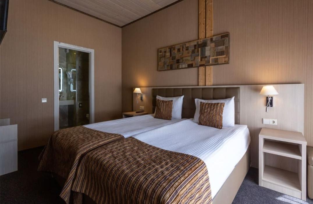 Отель Arkhyz Royal Resort & Spa, номер 4 местный 3 комнатный Семейный Люкс с двумя спальнями, фото 2