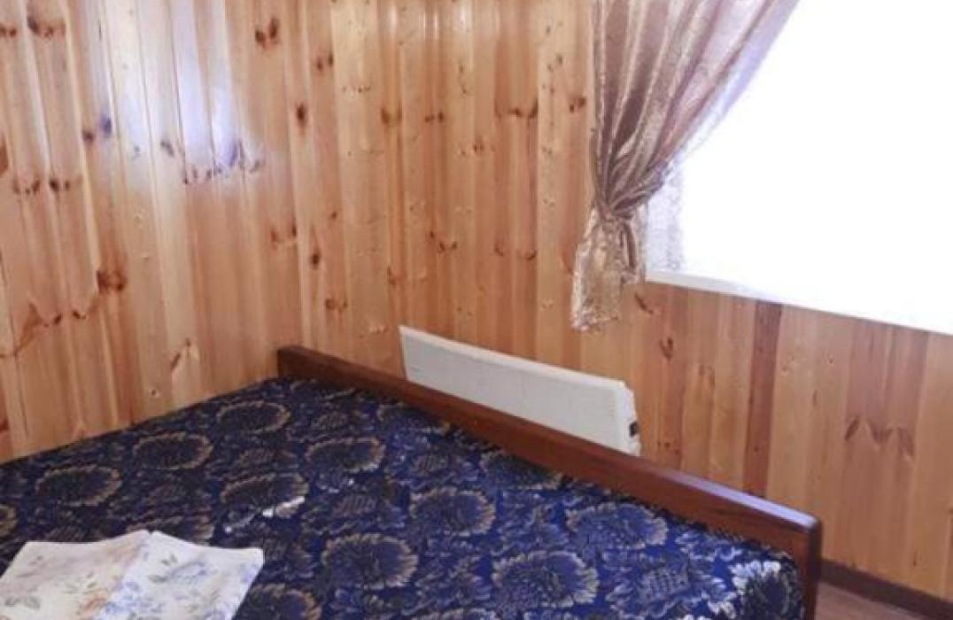 Турбаза Нарат, 3 (2+1) местный 2 комнатный (изолированные комнаты) Деревянный домик со всеми удобствами, фото 3