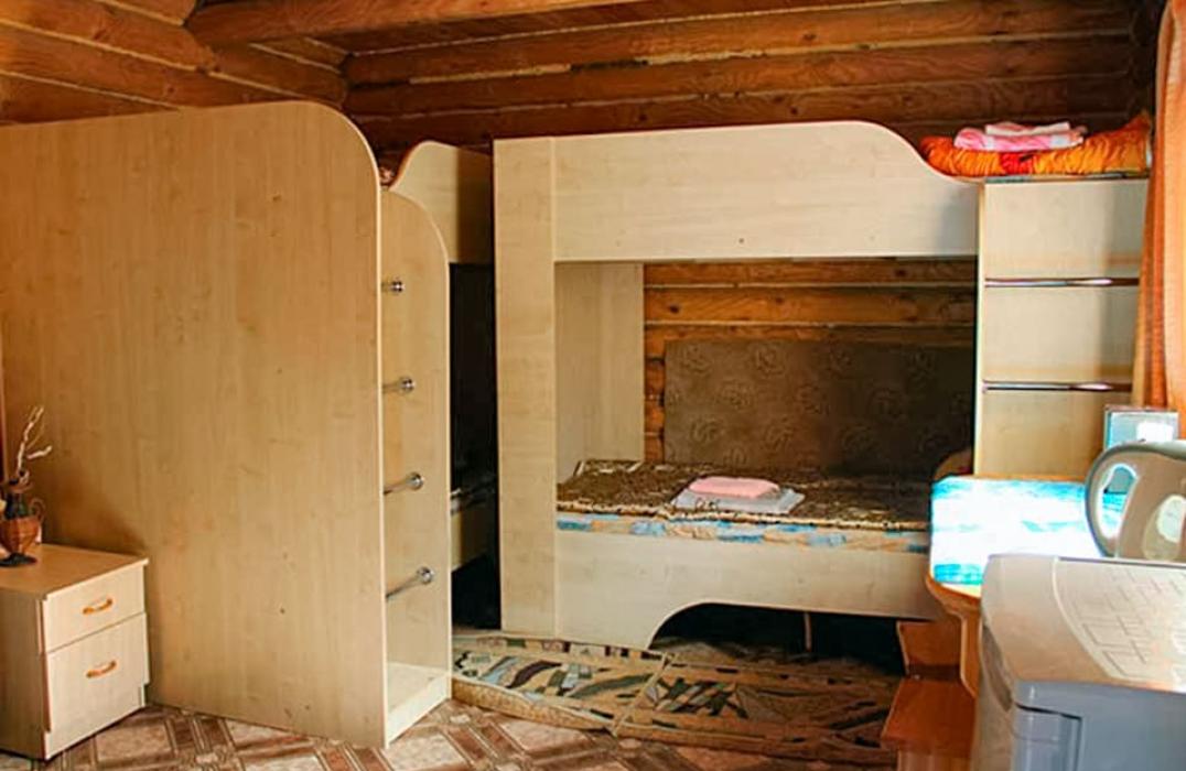 Турбаза Комбат, 4 местный 1 комнатный, Сруб бревенчатый. Фото 1