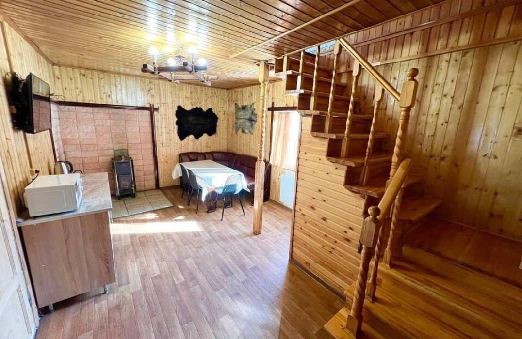 Турбаза Таулу Архыз, 7 местный 3 комнатный 2 этажный дом с баней. Фото 11