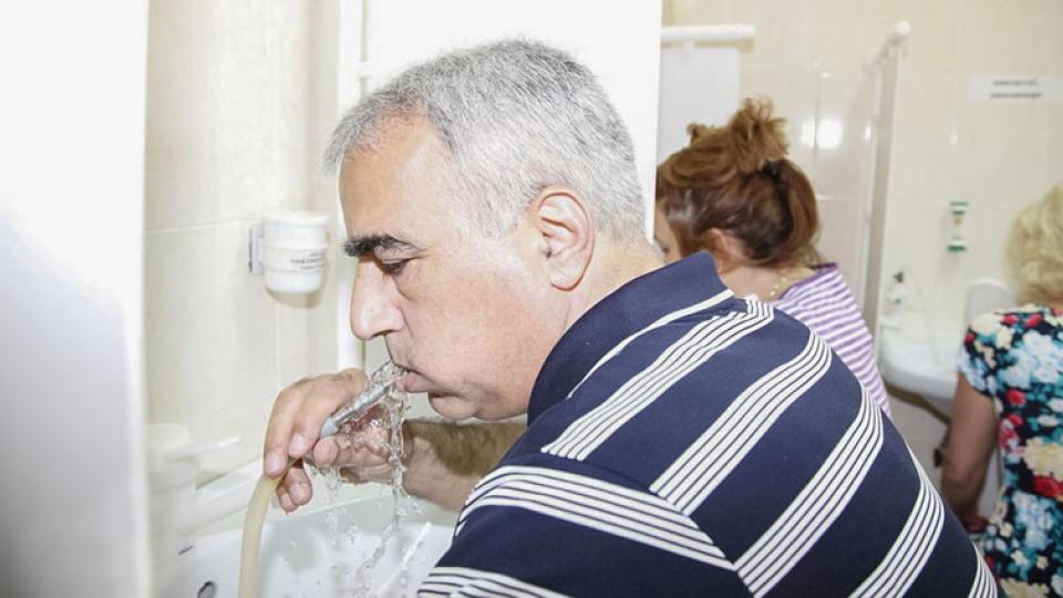 Орошения минеральной водой в санатории им. Калинина Ессентуков
