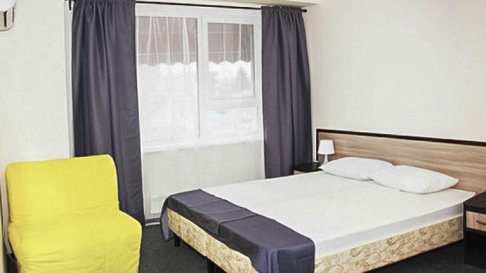Кровать в двухместном номере Стандарт в гостинице Эдем. Город Анапа