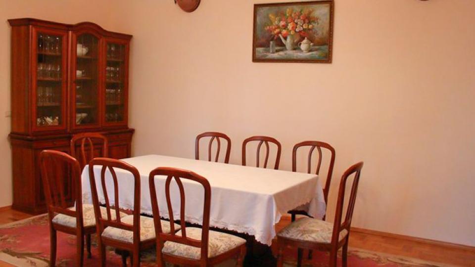Обеденный стол в 2 местном, 3 комнатном, Апартаменте, Главного корпуса в санатории Беларусь. Сочи