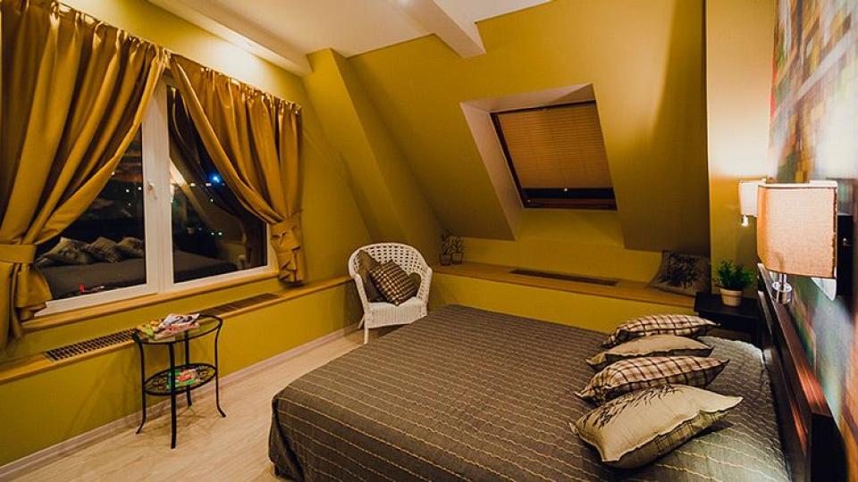 Спальня в 2 местном, 2 комнатном, номере Апартамент гостиницы Гларус в Мурманске