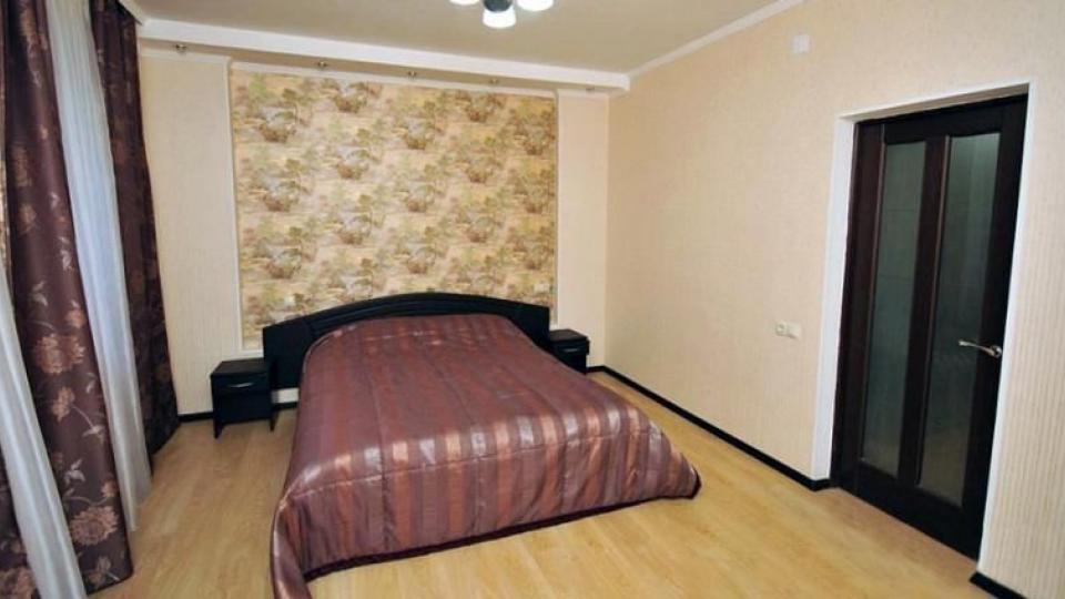 Спальня в 2 местном, 2 комнатном, Люксе гостиницы Гранд Виктория в Домбае