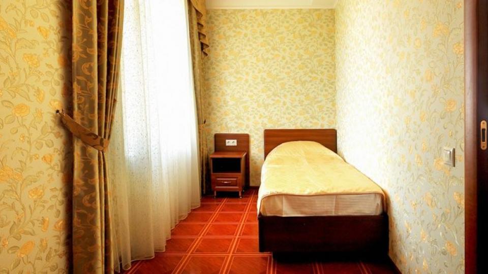 Спальня в 2 местном, 2 комнатном, I категории, Повышенной Комфортности в отеле Олимп в Сочи