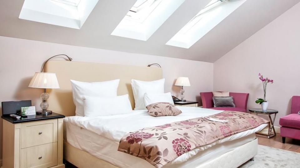 Двуспальная кровать в 2 местном, 1 комнатном, Superior в отеле Grand Hotel & SPA Rodina. Сочи